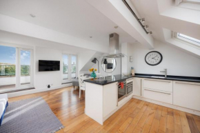 Stunning Penthouse Apartment - Plymouth - Parking - By Habita Property